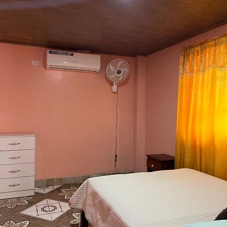 Surf Camp Hotell Bocas del Toro Exteriör bild