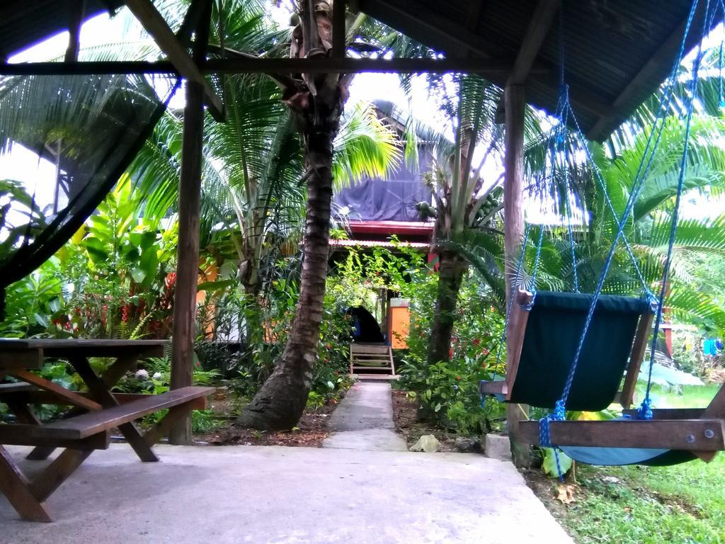 Surf Camp Hotell Bocas del Toro Exteriör bild