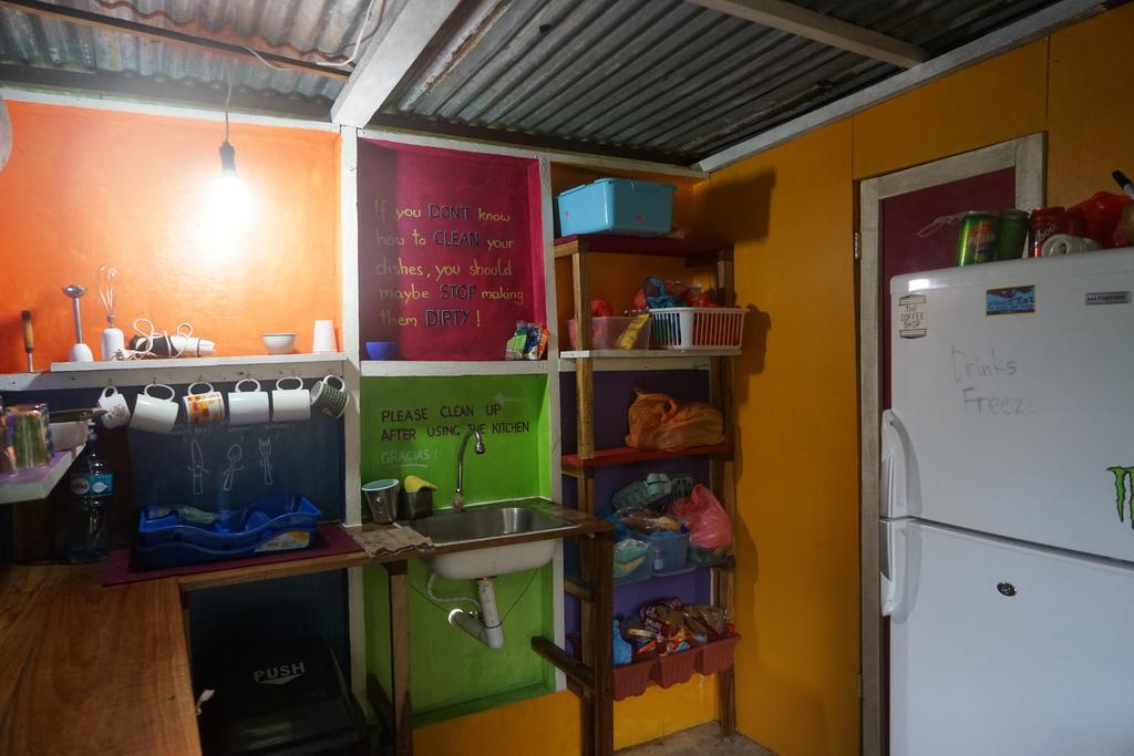 Surf Camp Hotell Bocas del Toro Exteriör bild