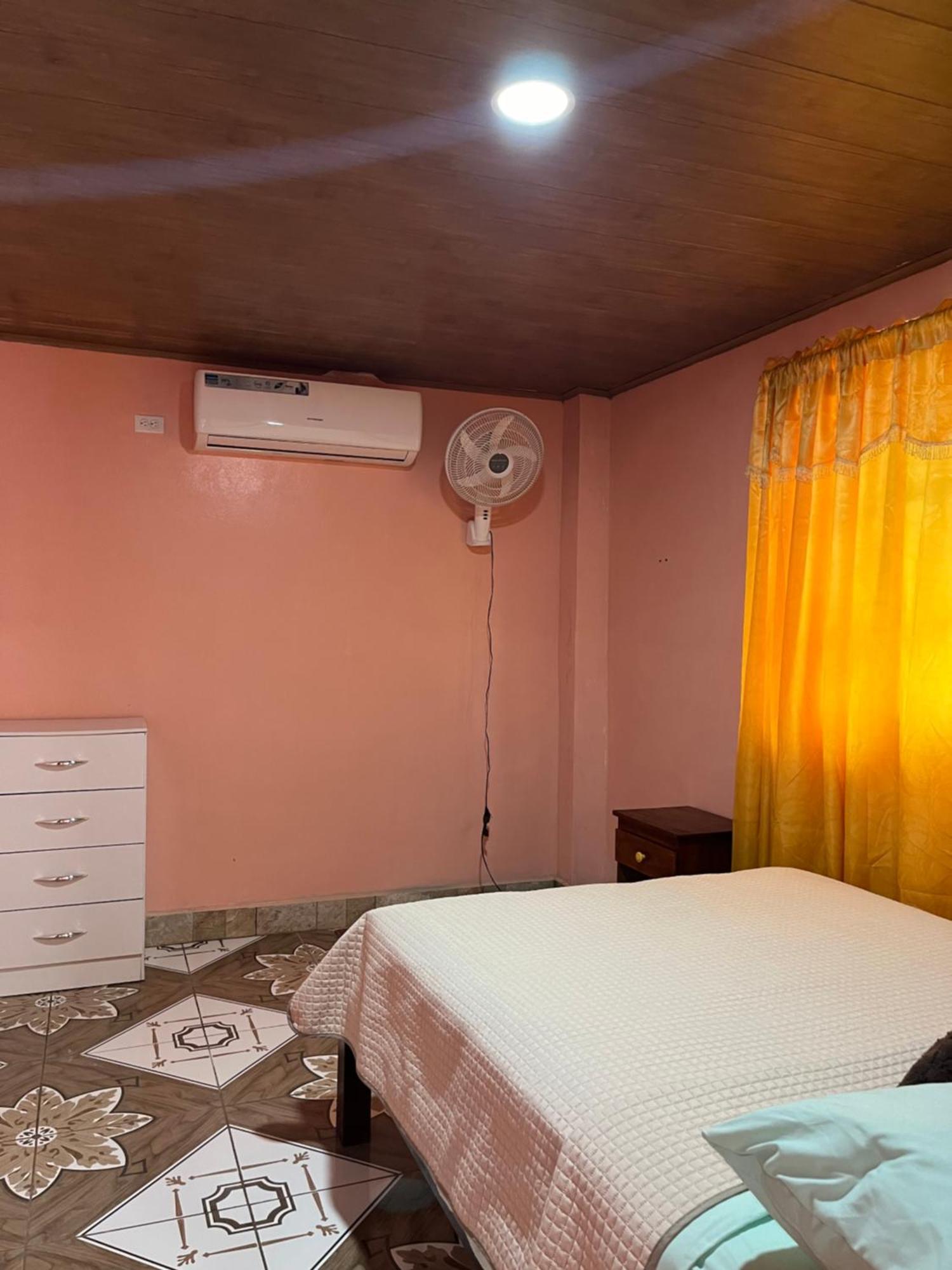 Surf Camp Hotell Bocas del Toro Exteriör bild