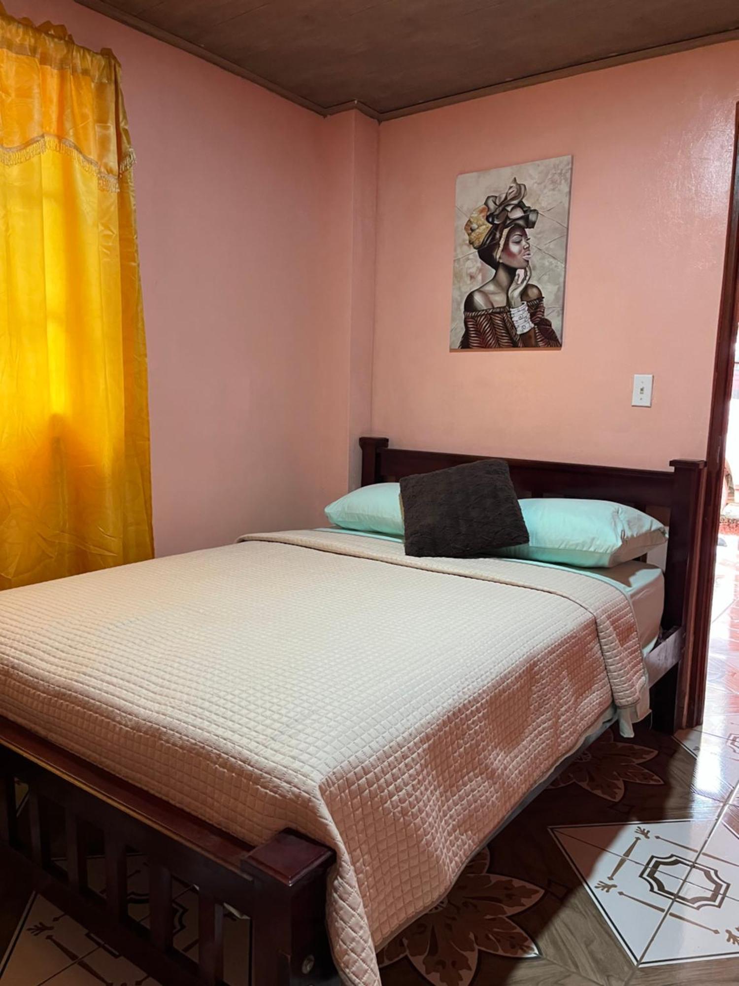 Surf Camp Hotell Bocas del Toro Exteriör bild