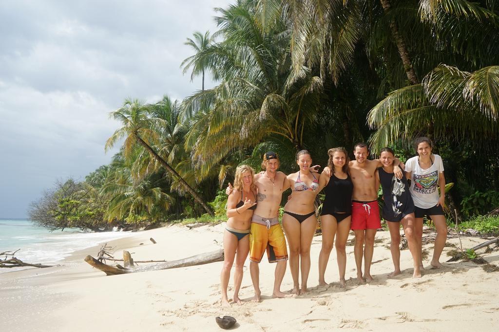 Surf Camp Hotell Bocas del Toro Exteriör bild