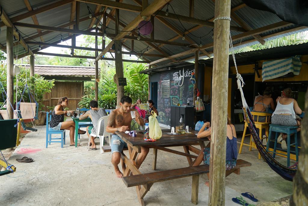 Surf Camp Hotell Bocas del Toro Exteriör bild