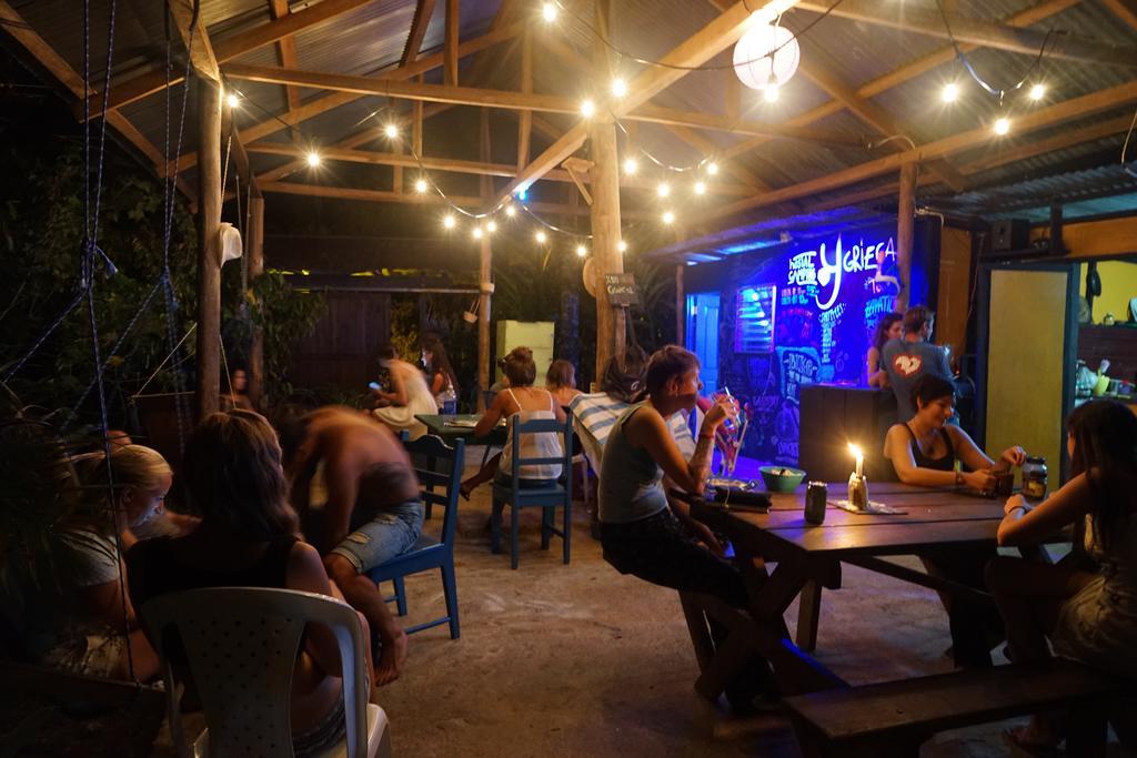 Surf Camp Hotell Bocas del Toro Exteriör bild