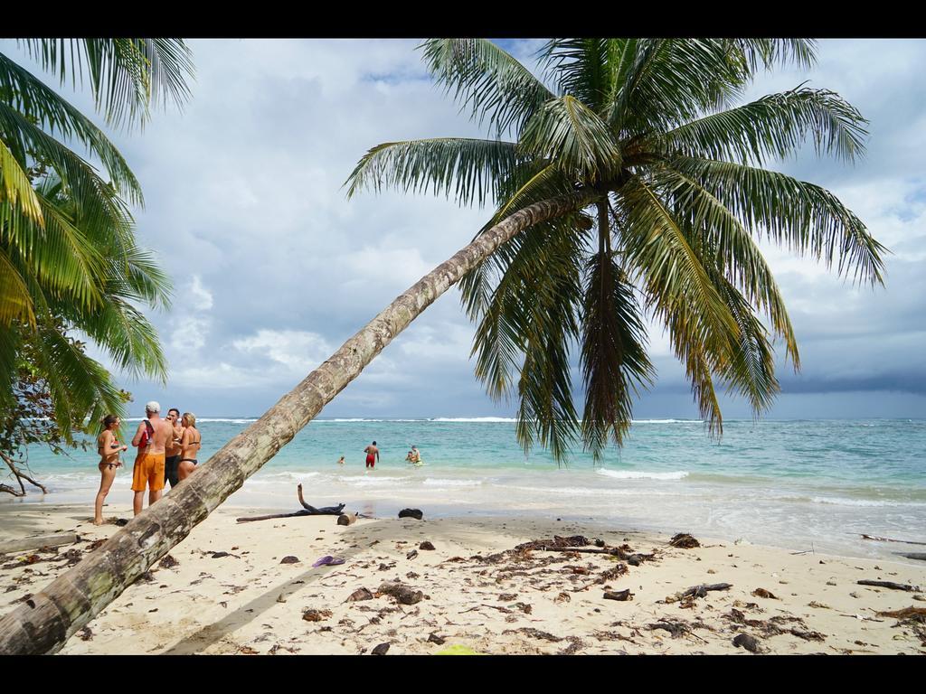 Surf Camp Hotell Bocas del Toro Exteriör bild