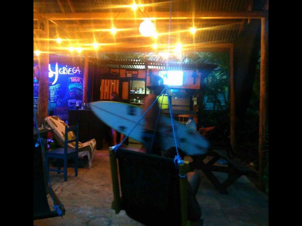 Surf Camp Hotell Bocas del Toro Exteriör bild