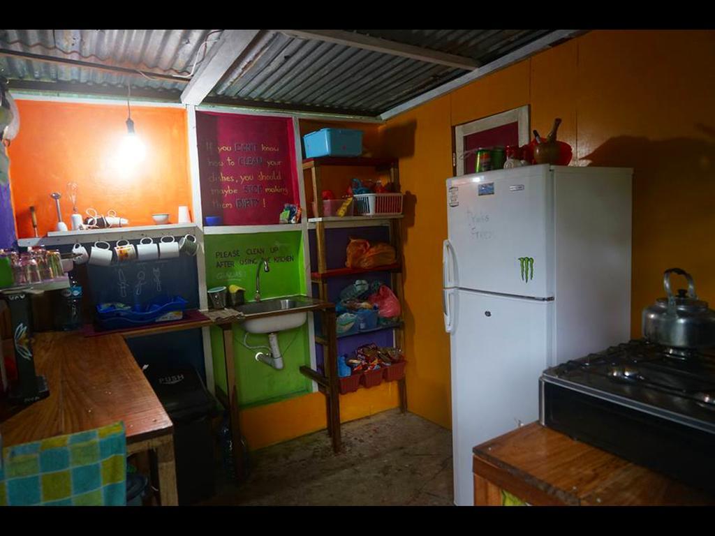 Surf Camp Hotell Bocas del Toro Exteriör bild